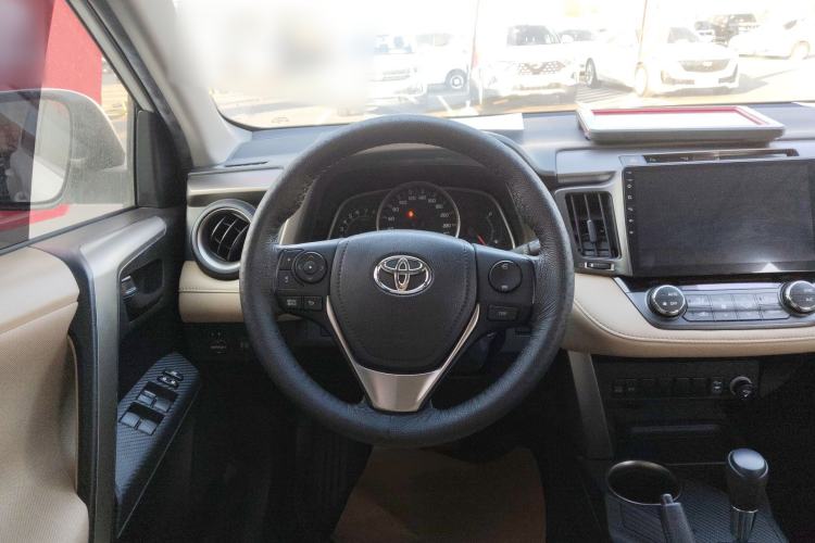 Used Toyota RAV4 2015 2.0L CVT Two-Wheel Drive Fashion Edition
