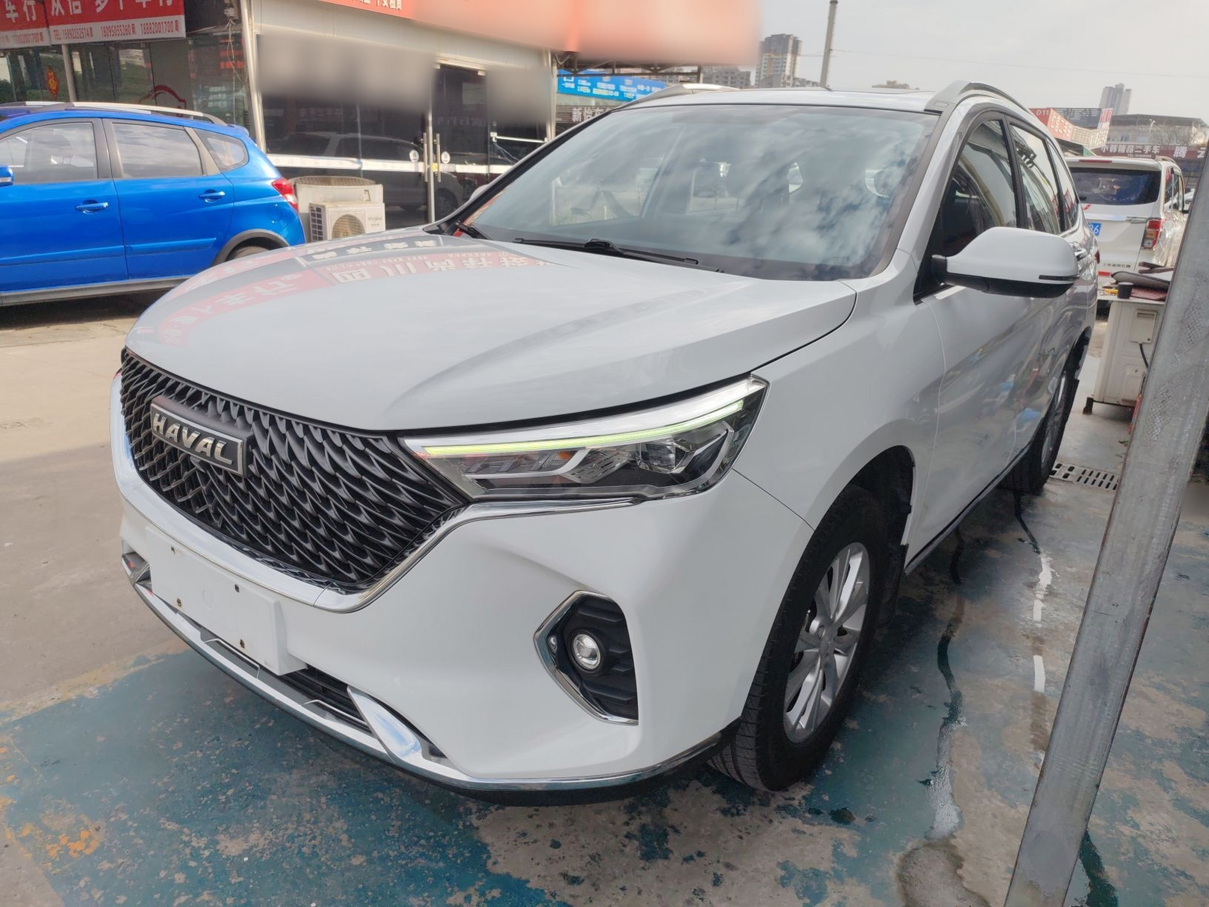 Под передней частью автомобиля