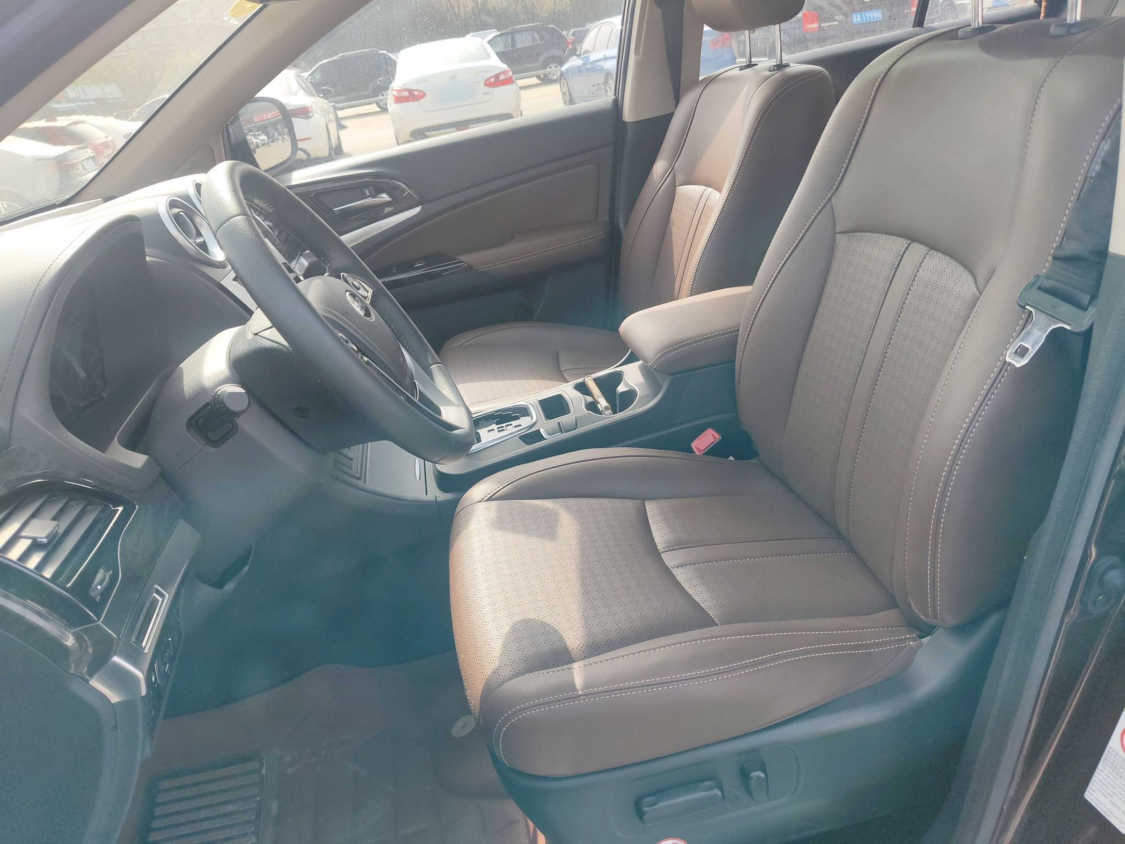 Переднее сиденье в автомобиле