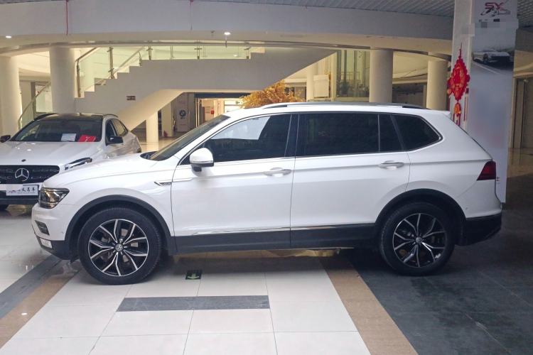 Used Volkswagen Tiguan L 2019 380TSI Automatic All-Wheel Drive Luxury Edition with 7 Seats China VI Standard
