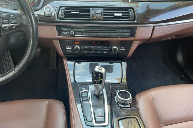 Used BMW 5 Series 2014 525Li Leading Model
