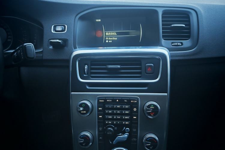 Used Volvo S60 2015 S60L 2.0T Zhiyuan Edition
