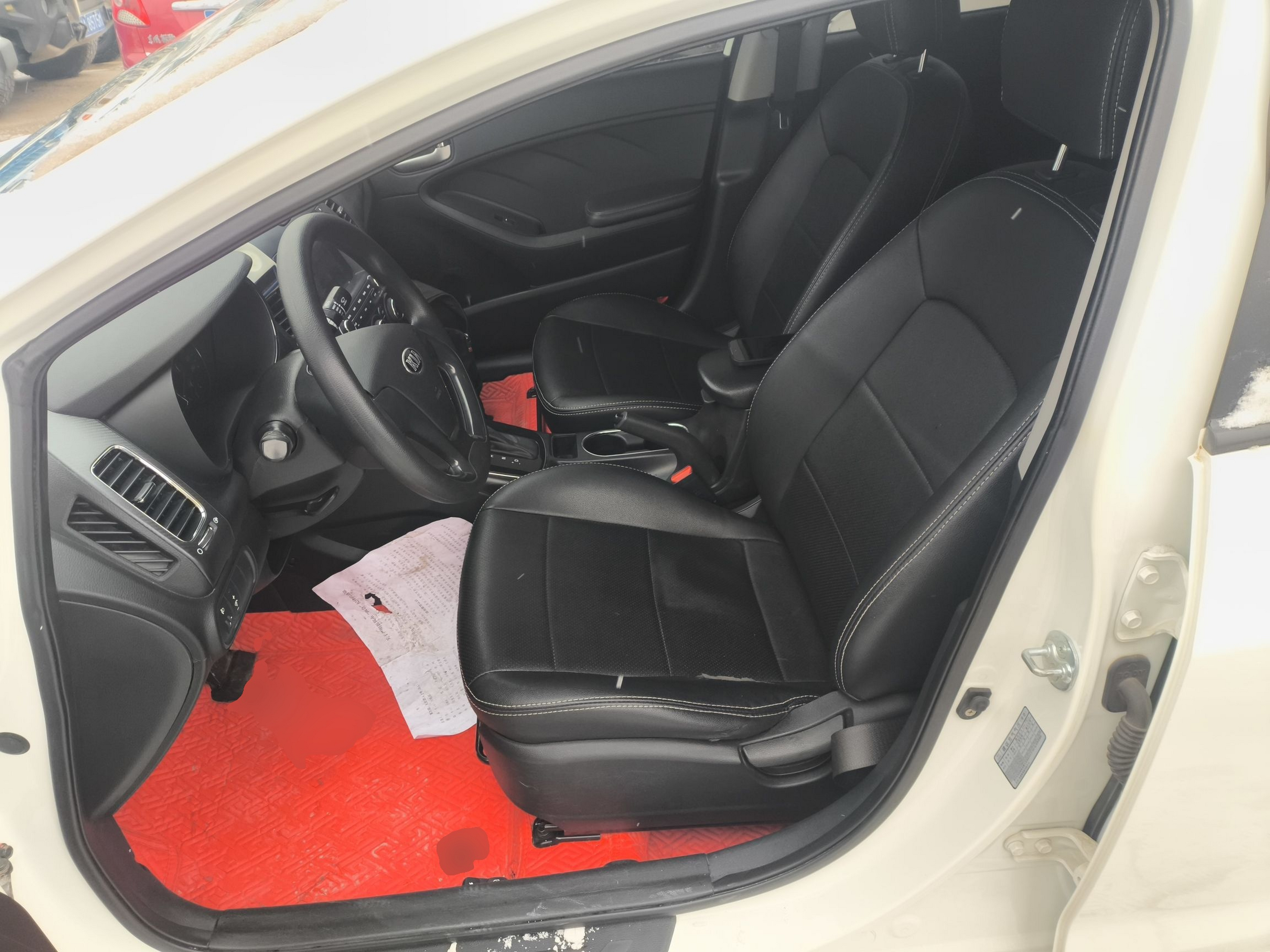 Переднее сиденье в автомобиле