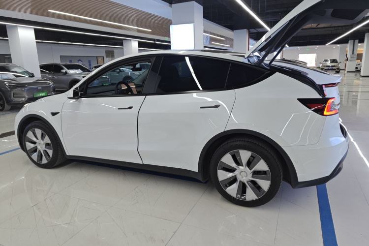 Used Tesla Model Y 2022 Rear-Wheel-Drive Version
