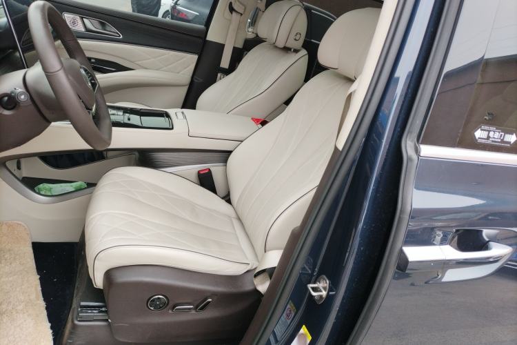 Used Denza D9 2024 DM-i 980 Four-Wheel Drive Prestige Model
