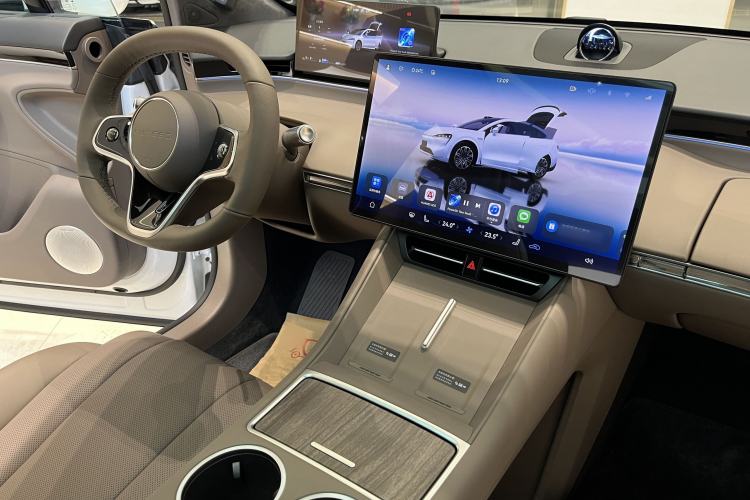 Used Hima Luxeed R7 2025 Range-Extended Version 251 km Max