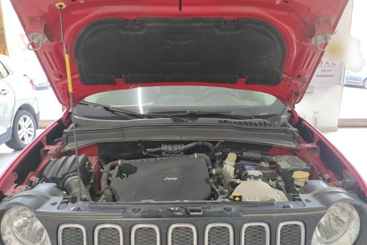 Used  Renegade 2018 Connected Large Screen Version 180T Automatic High-Energy Edition
