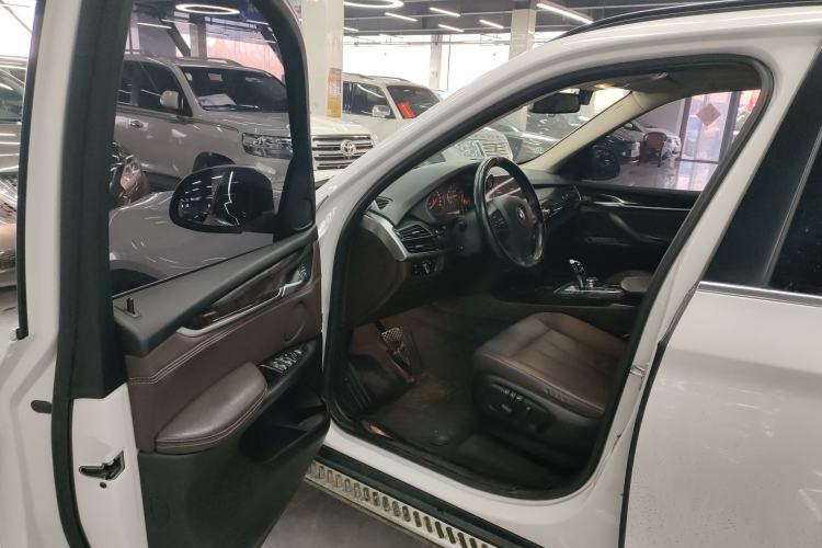 Used BMW X5 2015 xDrive28i
