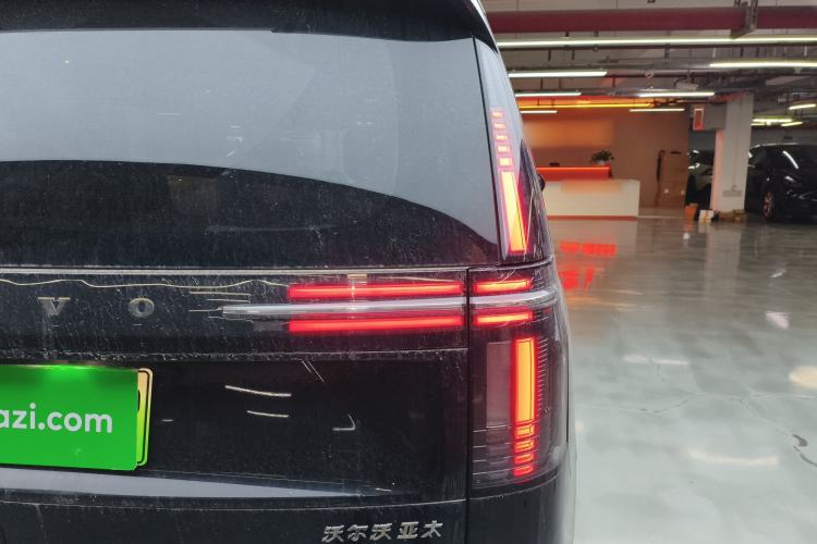 Used Volvo EM90 2025 Ultra Six-Seater