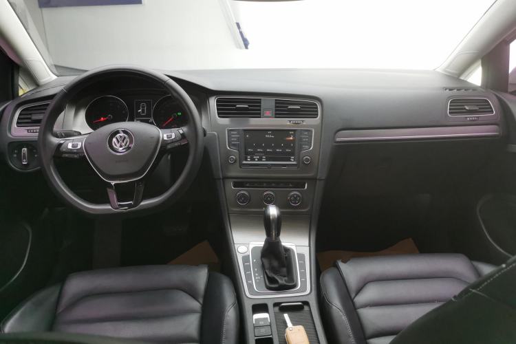 Used Volkswagen Golf 2016 230TSI Automatic Luxury Version
