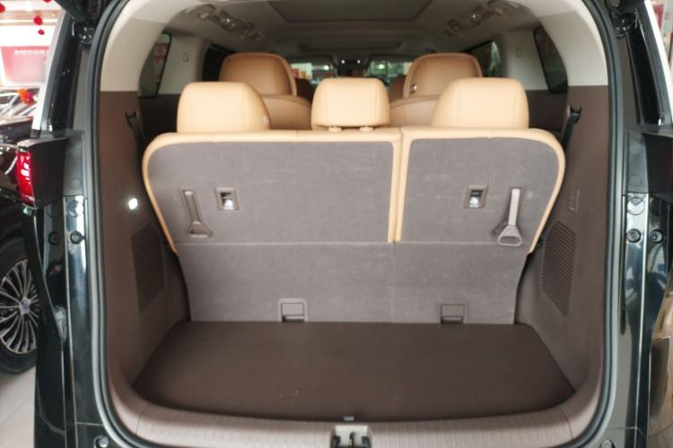 Used Denza D9 2022 DM-i 1040 Prestige Model