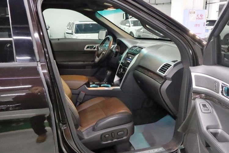 Used Ford Explorer 2013 3.5L Deluxe Model
