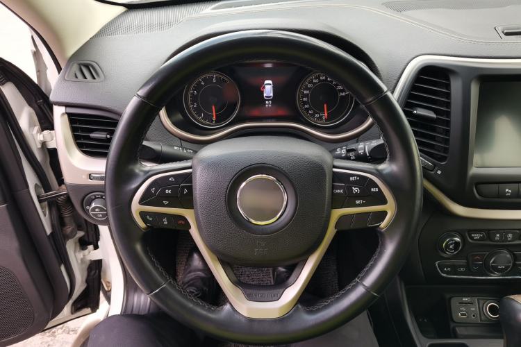 Used  Cherokee 2017 2.0L Superior Edition
