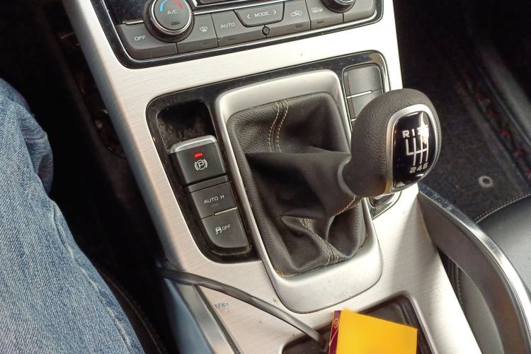 Used Geely Auto Emgrand X7 Sport 2016 2.0L Manual Smart Connect Version
