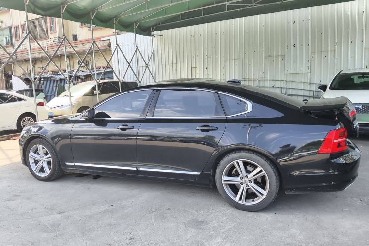 Used Volvo S90 2018 T4 Zhiyuan Edition
