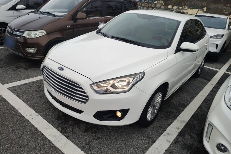 Used Ford Escort 2015 1.5L Manual Comfort Model
