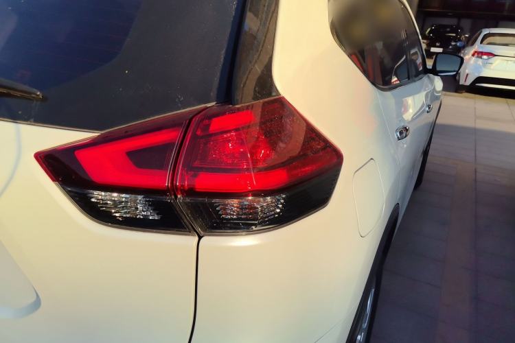 Used Nissan X-Trail 2022 2.0L Two-Wheel Drive Smart Connect Premium Edition
