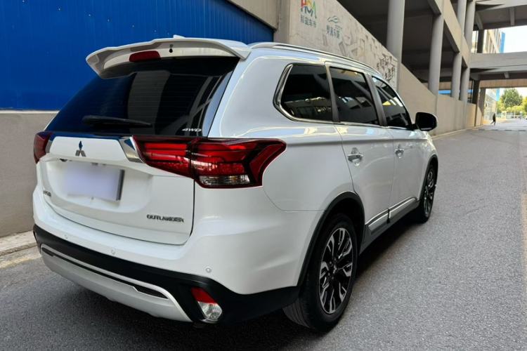 Used Mitsubishi Outlander 2020 2.4L 4x4 Zhi Xiang Edition 5 Seats
