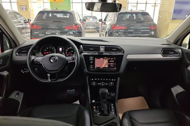 Used Volkswagen Tiguan L 2019 330TSI Automatic Two-Wheel Drive Smart Luxury Version China V Emission Standard
