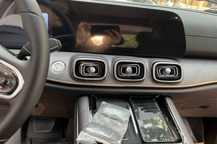 Used Chery Tiggo 9 2025 2.0T Dual-Clutch Two-Wheel Drive Comfort Edition 5 Seats
