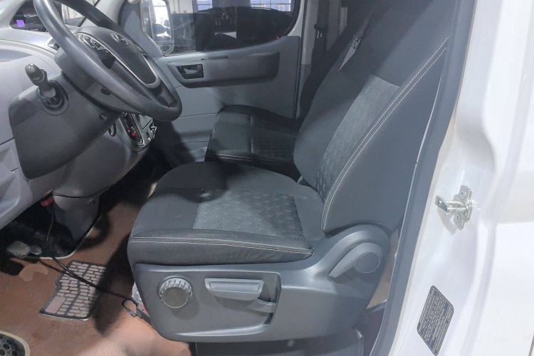 Used SAIC MAXUS Xintu V80 2021 2.0T PLUS AMT City Edition Short Wheelbase Ultra-Low Roof 5/6-Seater
