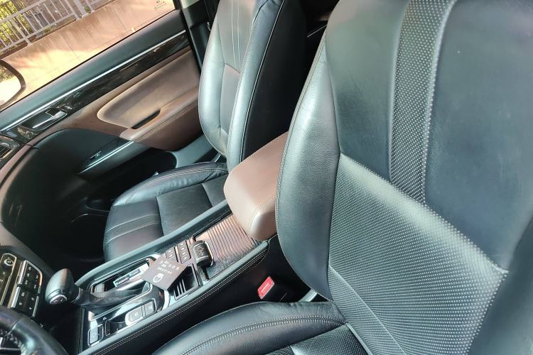 Used GAC Trumpchi GS8 2017 320T Two-Wheel Drive Luxury Smart Connectivity Version (7 Seats)
