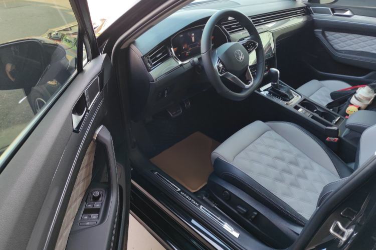 Used Volkswagen Magotan 2023 2 Million Units Limited Edition 330TSI DSG Leading Version