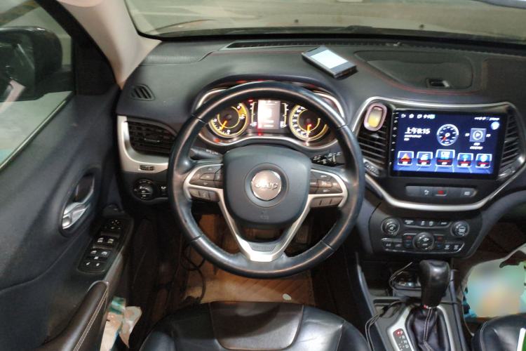 Used Jeep Cherokee 2016 2.4L Leading Edition
