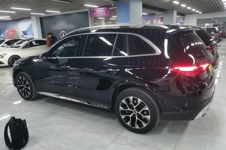 Used Mercedes-Benz GLC 2023 GLC 260 L 4MATIC Luxury Model 5 Seats
