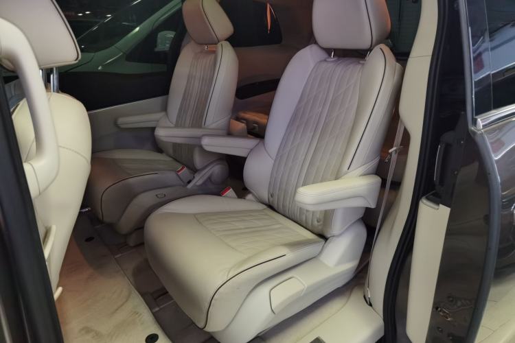 Used Buick GL8 2023 Land Executive Class Deluxe Model