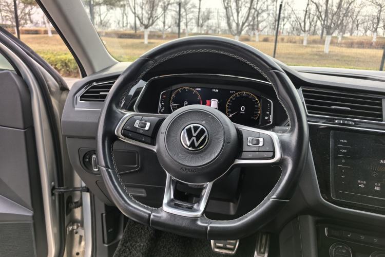 Used Volkswagen Tiguan L 2021 330TSI Automatic Two-Wheel Drive R-Line Flagship Edition
