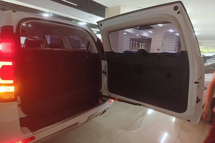 Used Haval H9 2017 2.0T Gasoline 4x4 Luxury 7-Seater
