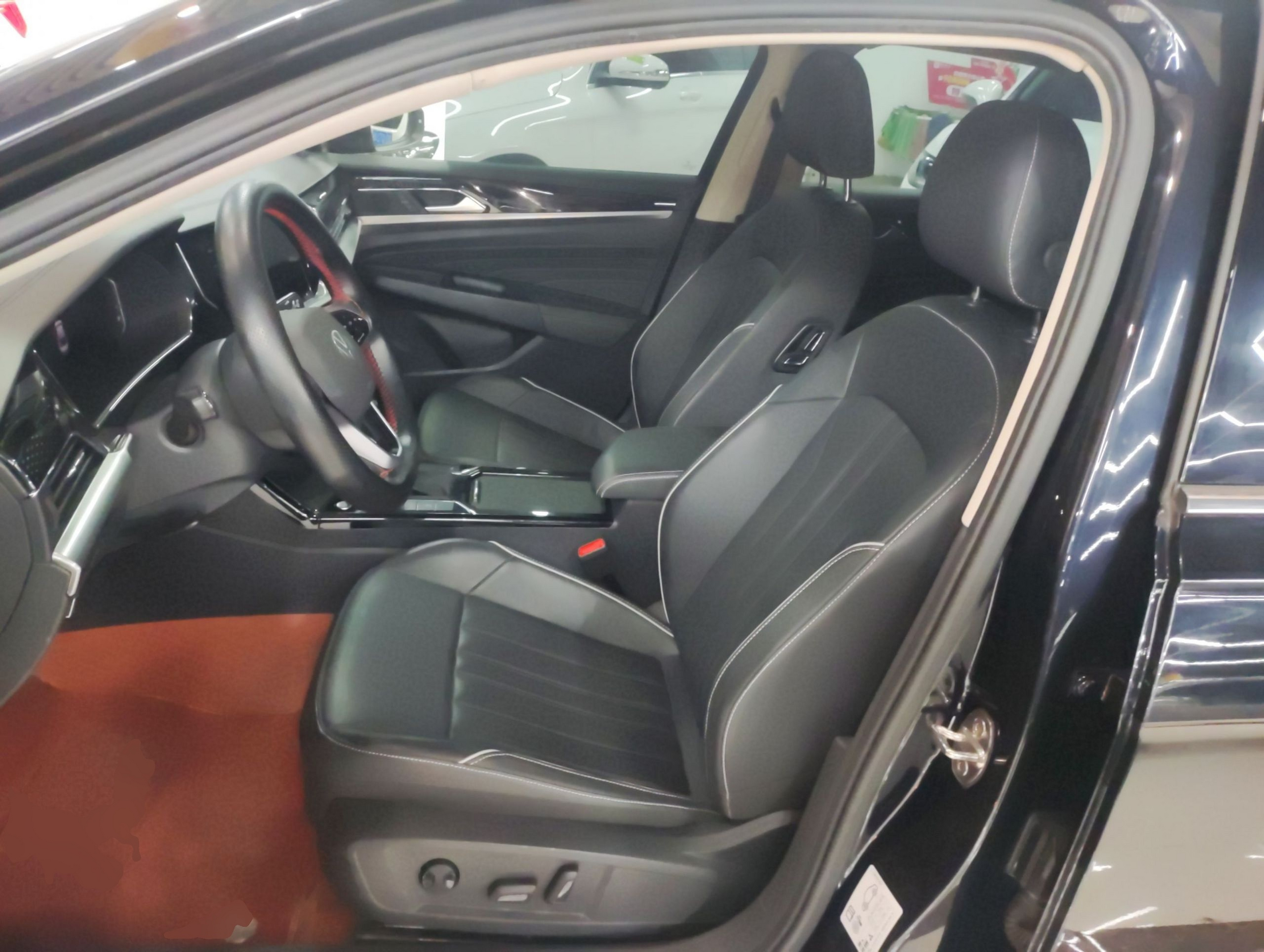 Переднее сиденье в автомобиле