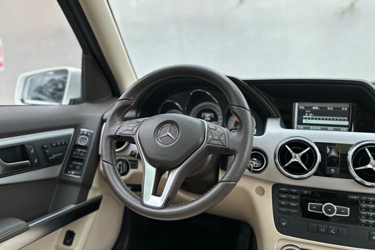 Used Mercedes-Benz GLK-Class 2013 GLK 300 4MATIC Dynamic Sunroof Model
