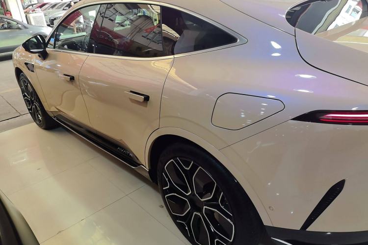 Used  11 2024 630 Rear-Wheel Drive Edition with Three Lasers
