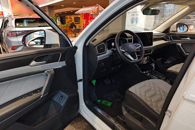 Used Volkswagen Tayron 2023 300TSI Two-Wheel-Drive Luxury Plus Advanced Edition
