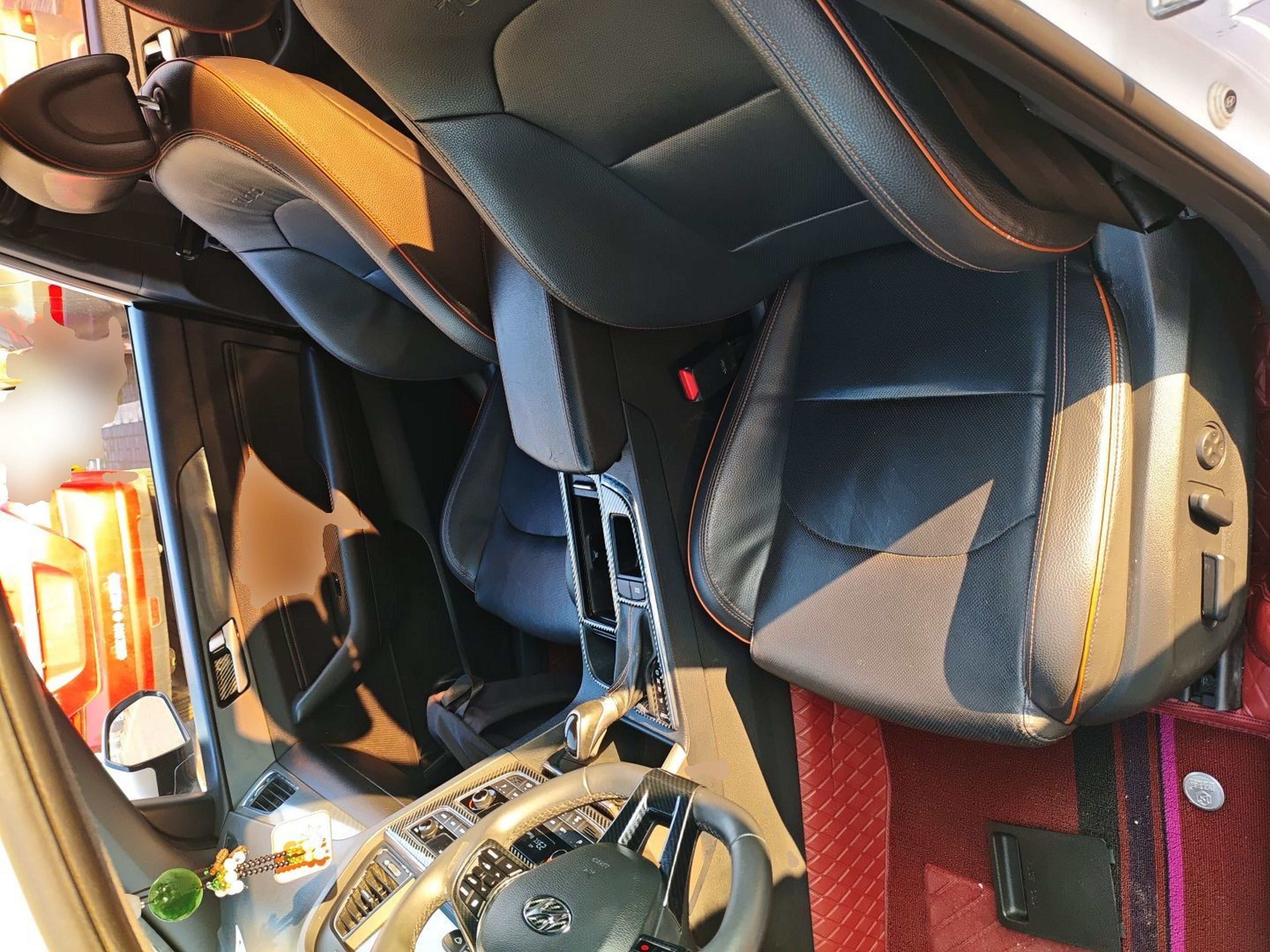 Переднее сиденье в автомобиле