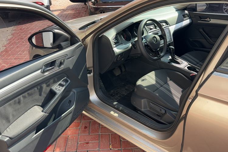 Used Volkswagen Lamando 2015 230TSI DSG Fashion Edition
