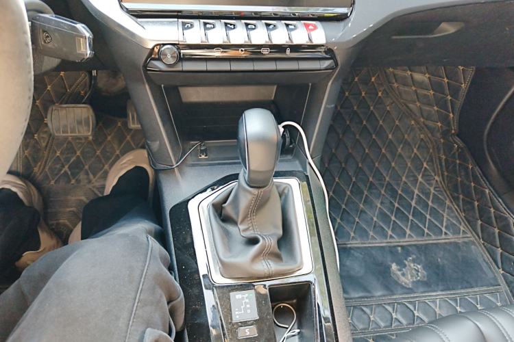 Used Peugeot 408 2022 1.6T Light-Chasing Edition
