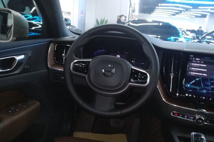 Used Volvo XC60 New Energy 2025 Plug-in Hybrid Long-Range All-Wheel Drive Smart & Luxurious Edition