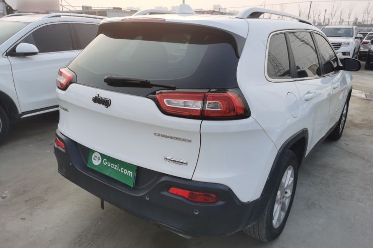 Used  Cherokee 2016 2.4L Leading Edition
