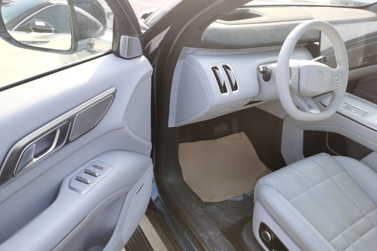 Used  S09 2025 Rear-Drive Ultra+
