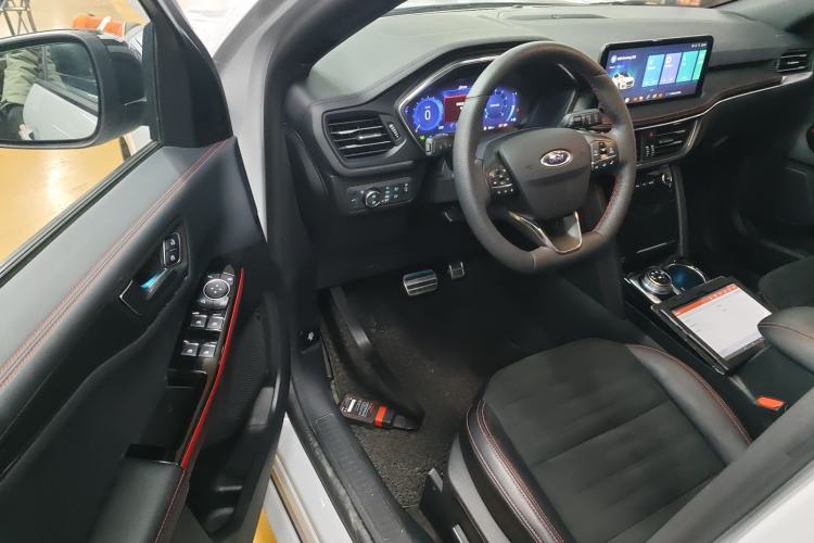 Used Ford Escape 2024 EcoBoost 245 Four-Wheel Drive ST-Line Pro Trim
