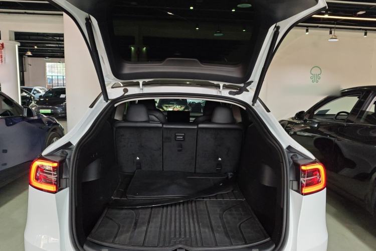 Used Tesla Model Y 2023 Long-Range All-Wheel-Drive Version
