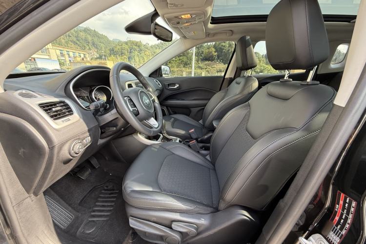 Used  Compass 2019 220T Automatic Enjoyment Version