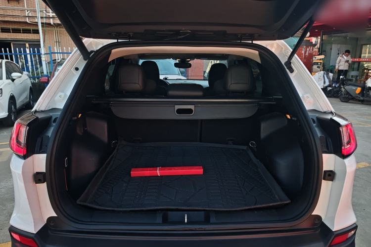 Used  Cherokee 2019 2.0T Four-Wheel Drive Explorer Edition China V
