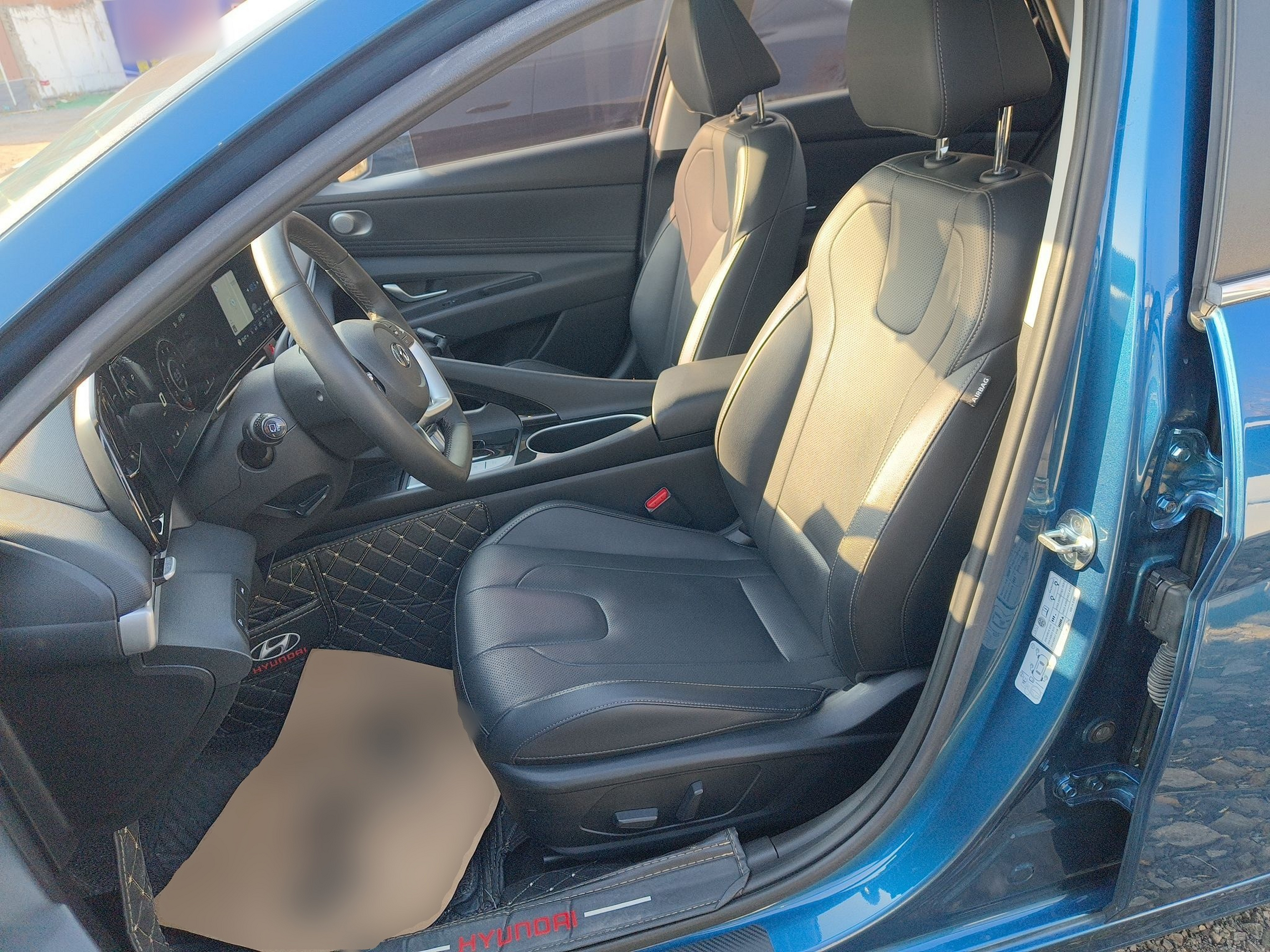 Переднее сиденье в автомобиле