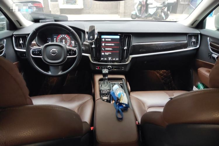 Used Volvo S90 2018 T4 Zhiyuan Edition
