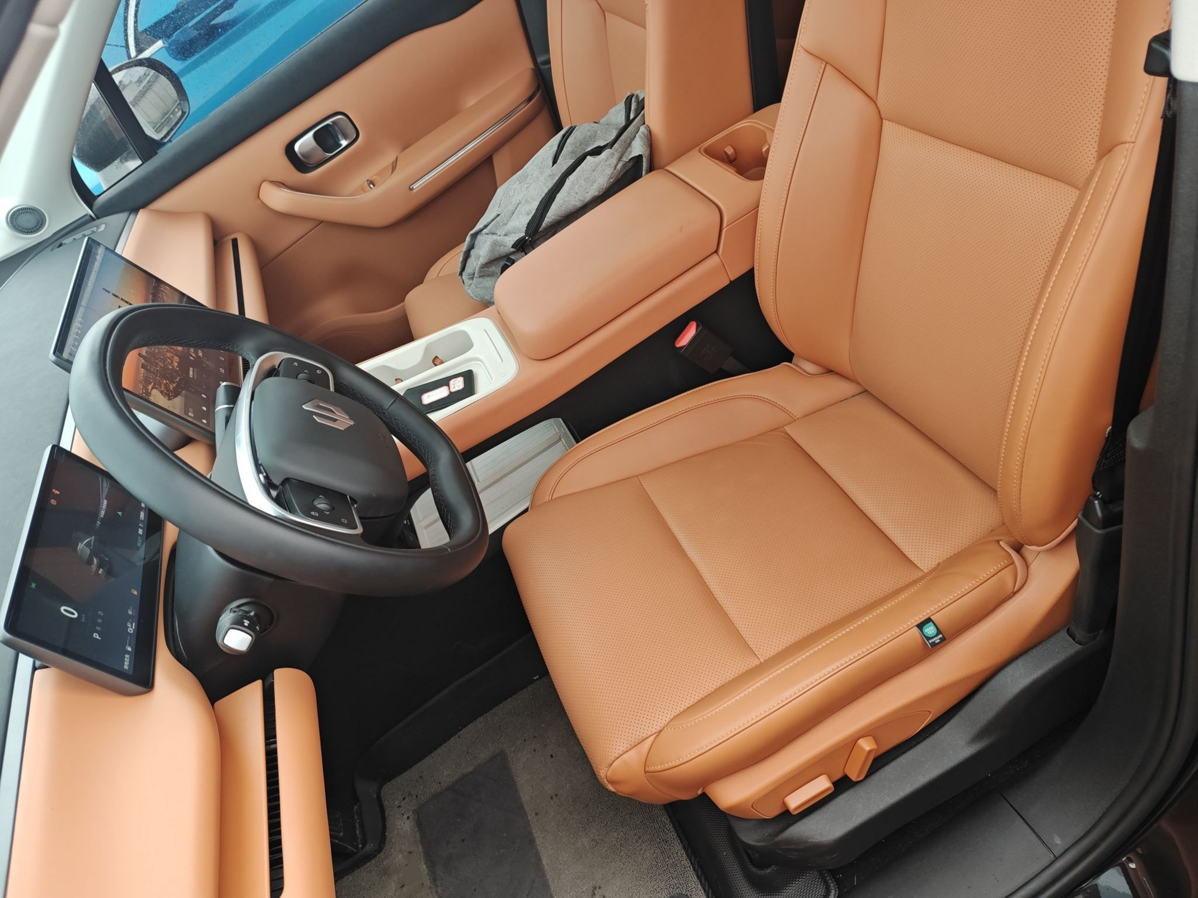 Переднее сиденье в автомобиле