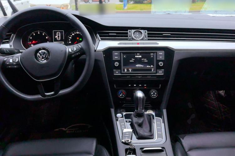 Used Volkswagen Magotan 2018 330TSI DSG Advanced Model
